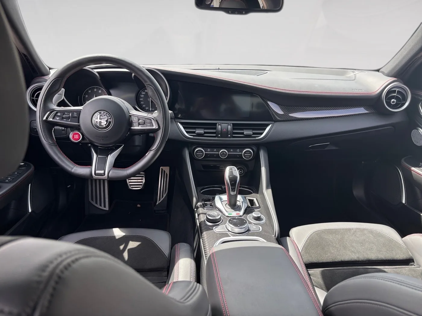 2021 Alfa Romeo Giulia Quadrifoglio offered by a specialist dealer in Singen, Germany, photo 12 of 15