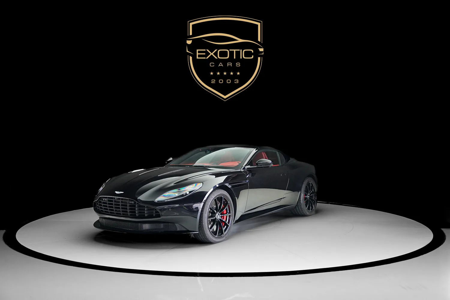 2021 Aston Martin DB11 AMR angeboten von einem Fachhändler in Dubai, Vereinigte Arabische Emirate, Hauptfoto