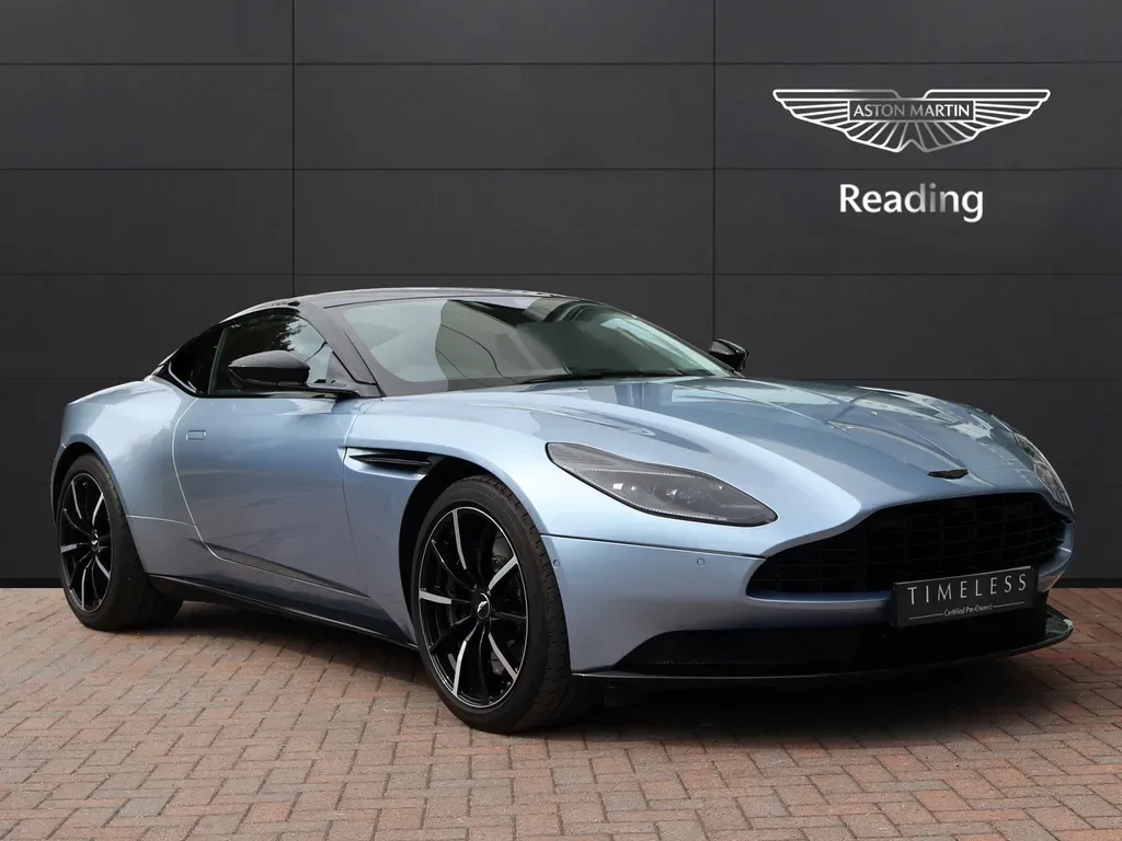 2021 Aston Martin DB11 proposée par un groupe de concessions agréées à Pangbourne, Royaume-Uni, photo principale