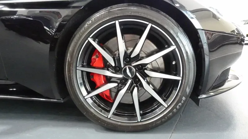 2021 Aston Martin DB11 V8, 4/27