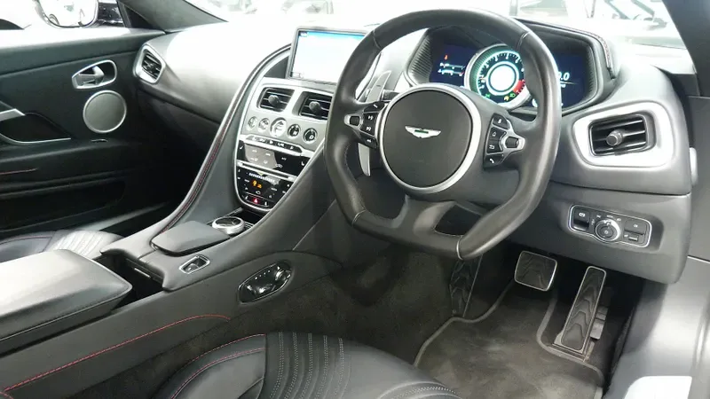 2021 Aston Martin DB11 V8, 13/27
