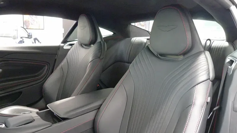2021 Aston Martin DB11 V8, 15/27
