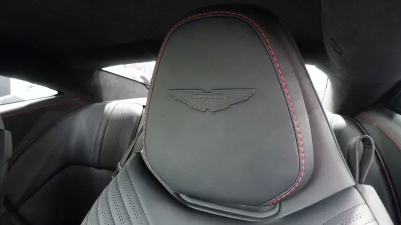 2021 Aston Martin DB11 V8, 16/27