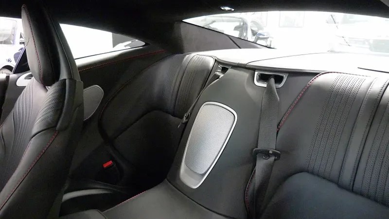 2021 Aston Martin DB11 V8, 17/27