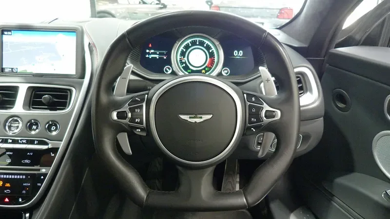 2021 Aston Martin DB11 V8, 18/27