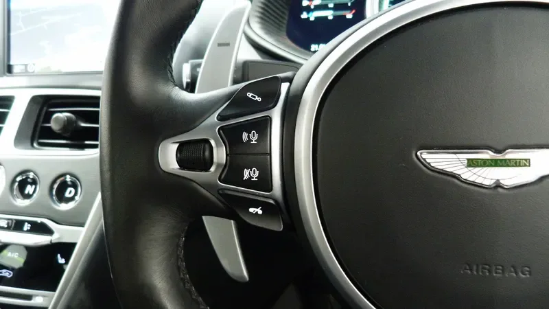 2021 Aston Martin DB11 V8, 19/27