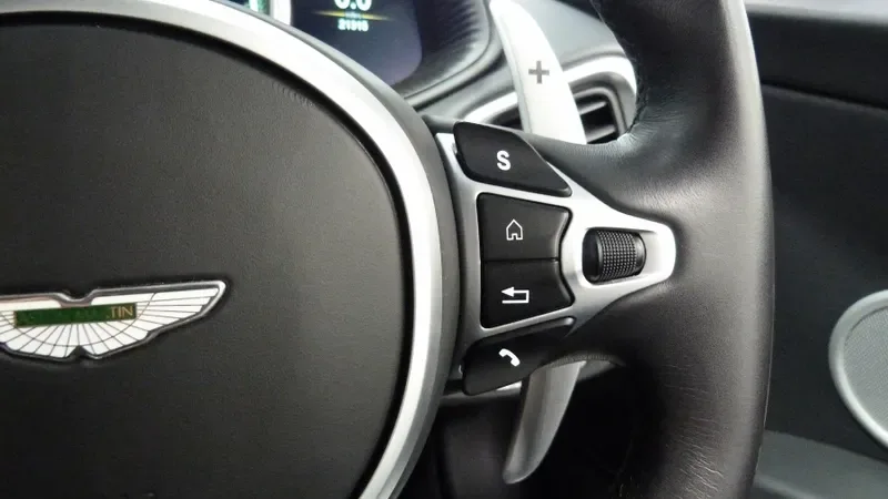 2021 Aston Martin DB11 V8, 20/27