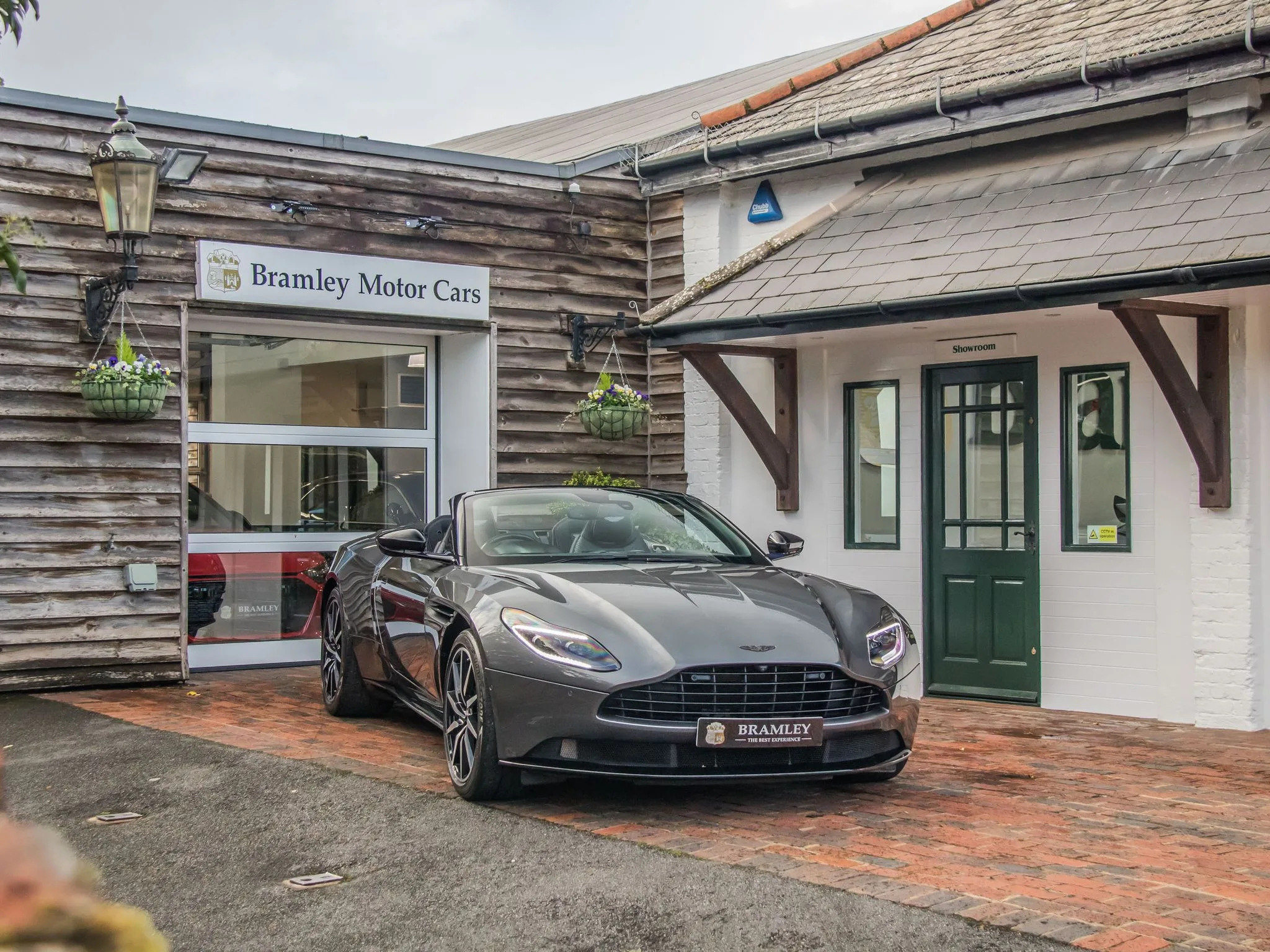2021 Aston Martin DB11 Volante V8, 3/27