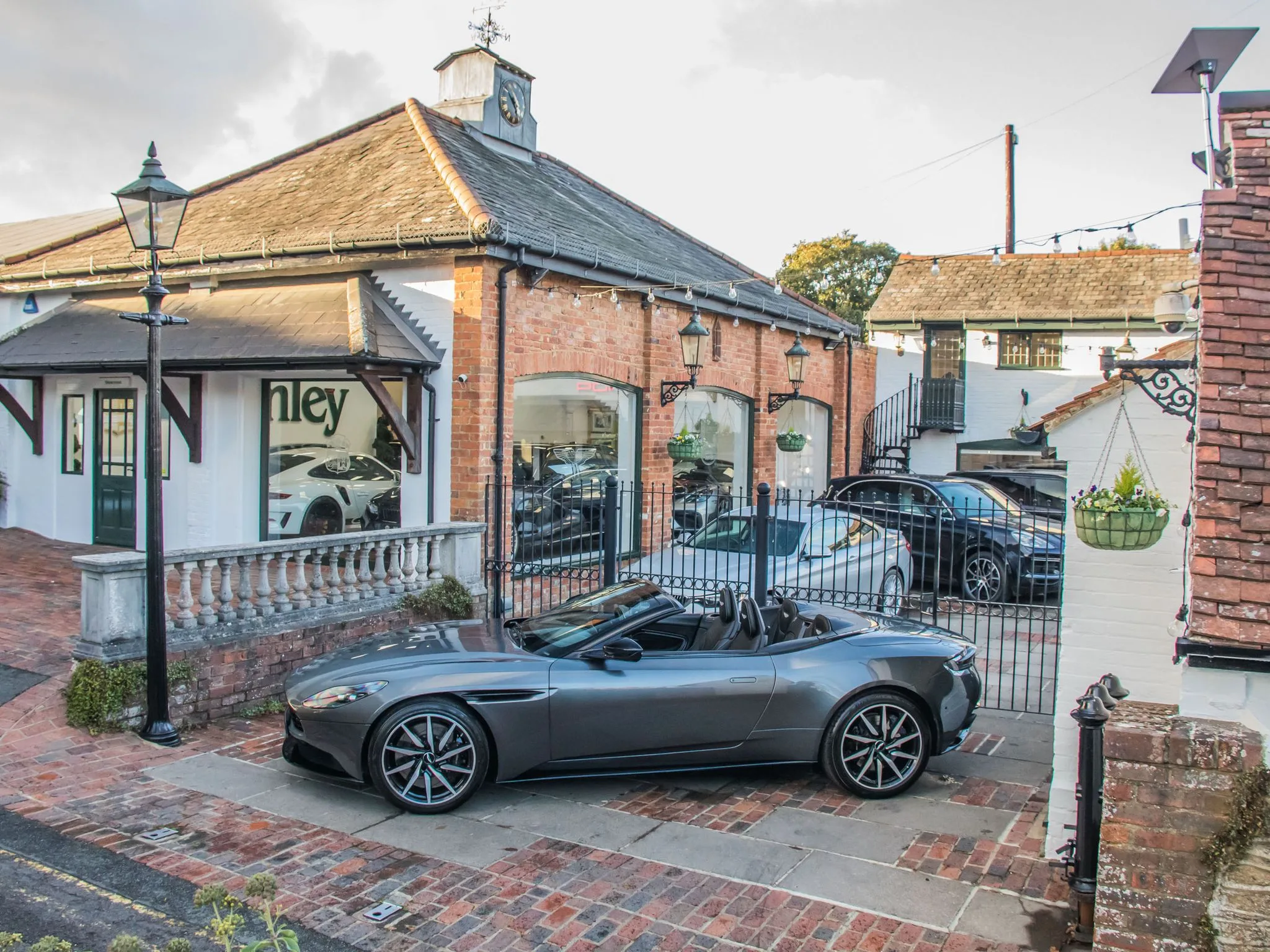 2021 Aston Martin DB11 Volante V8, 11/27