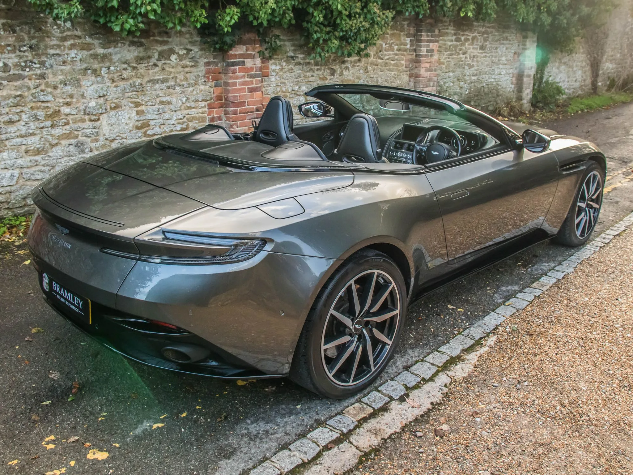 2021 Aston Martin DB11 Volante V8, 14/27