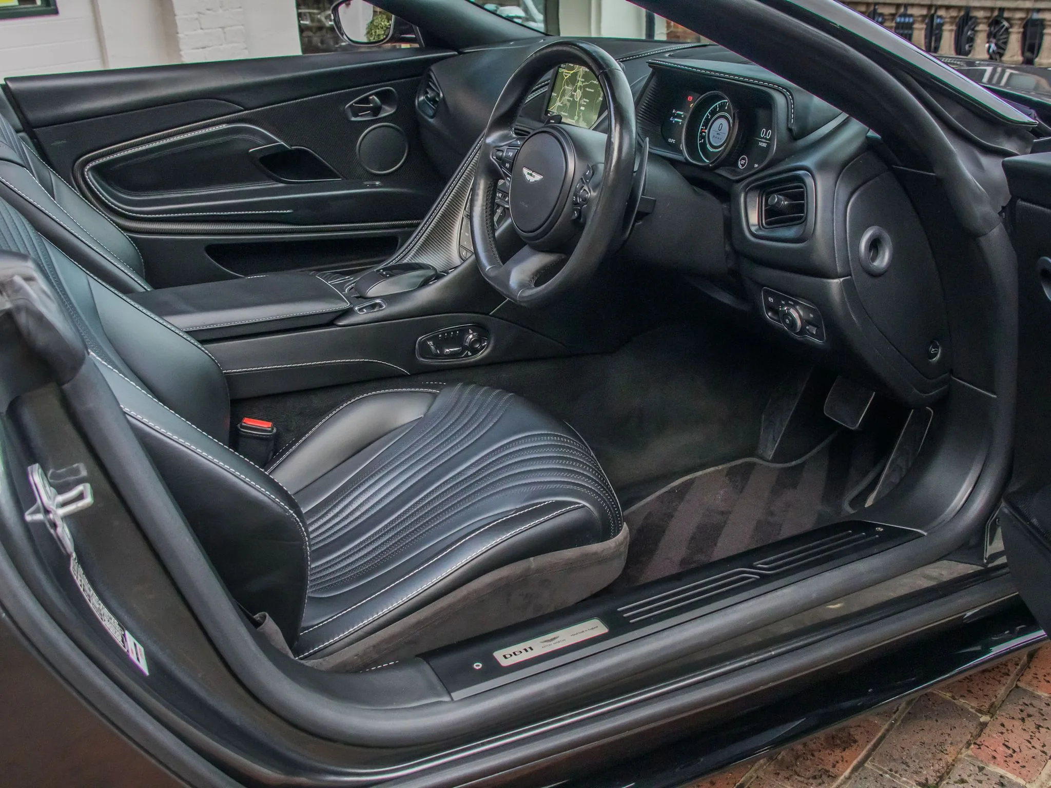 2021 Aston Martin DB11 Volante V8, 19/27