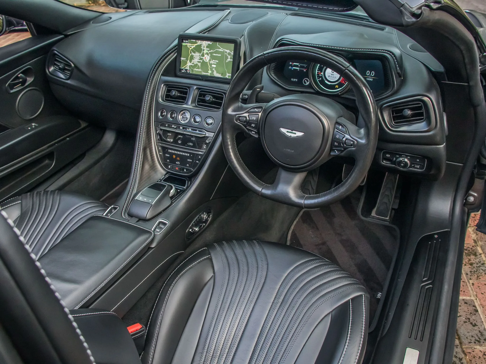 2021 Aston Martin DB11 Volante V8, 24/27