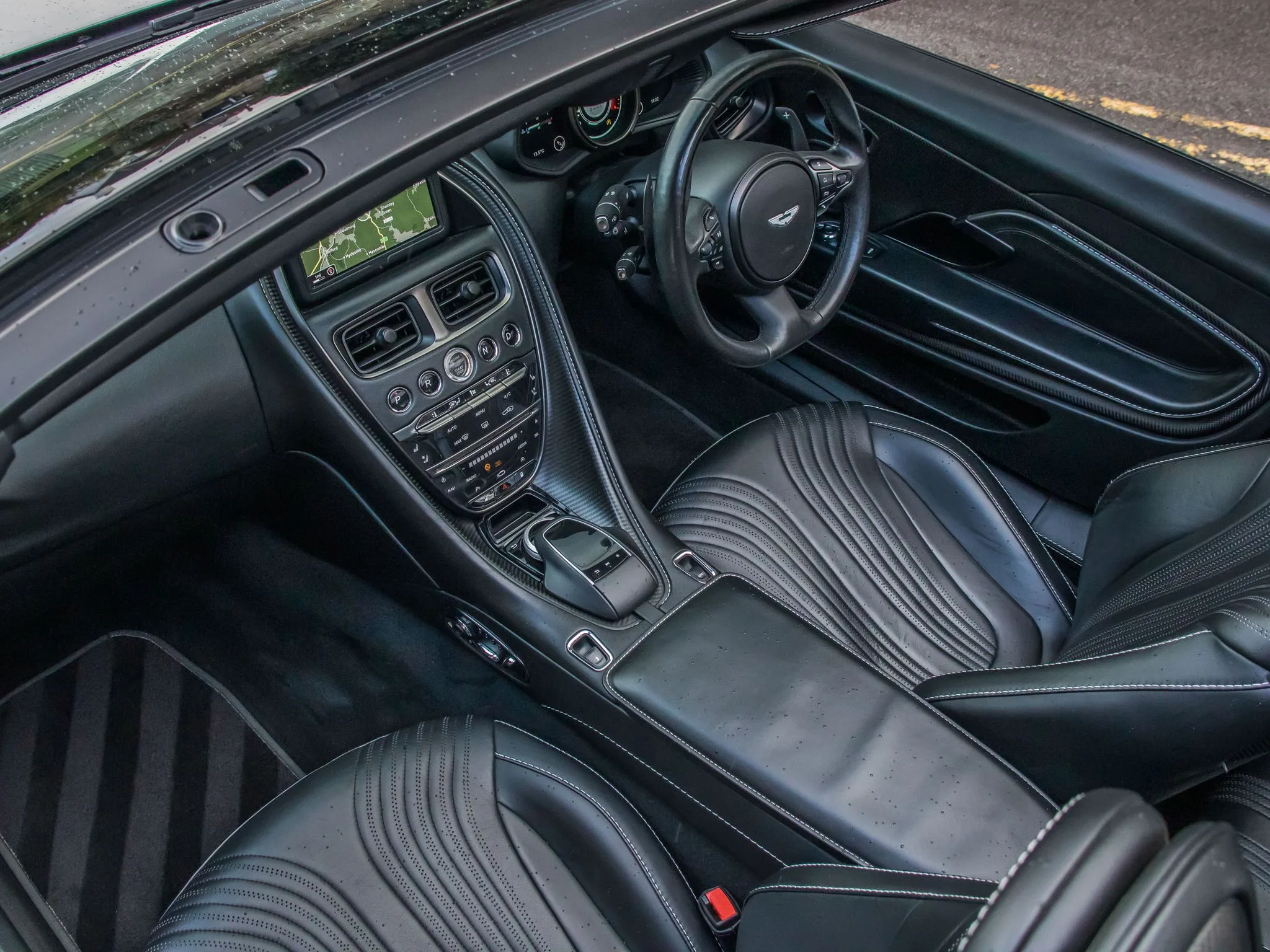2021 Aston Martin DB11 Volante V8, 26/27