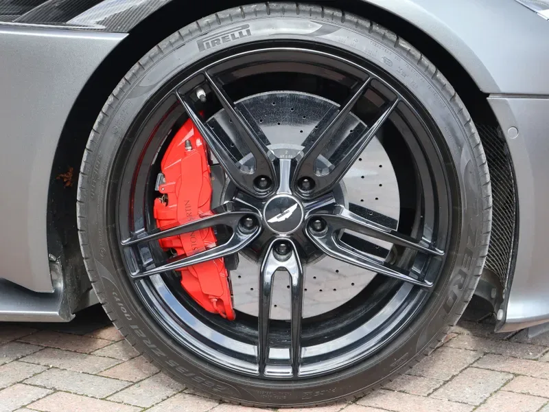 2021 Aston Martin DBS Superleggera Volante, 4/30