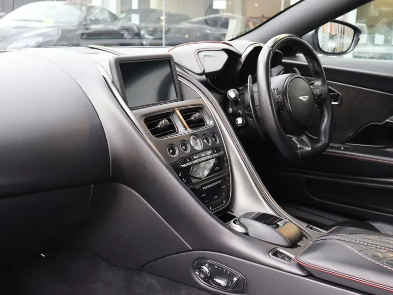 2021 Aston Martin DBS Superleggera Volante, 18/30
