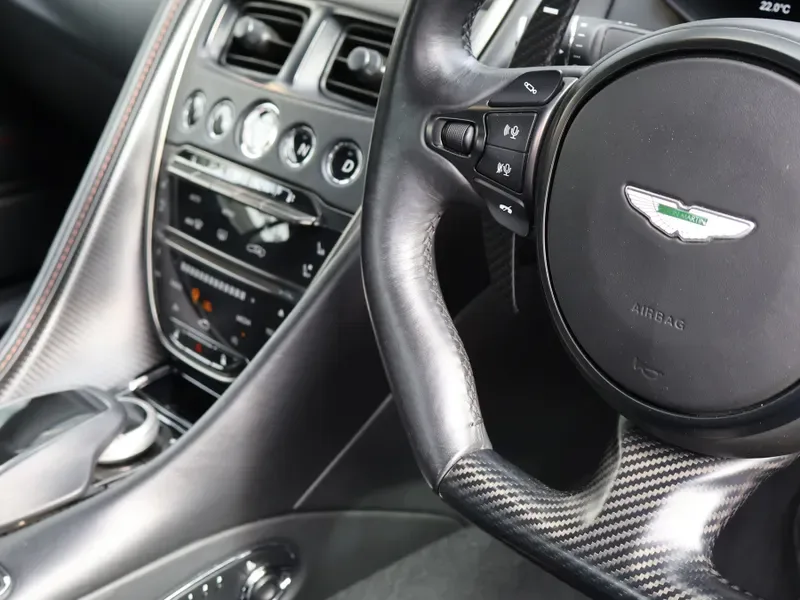 2021 Aston Martin DBS Superleggera Volante, 27/30