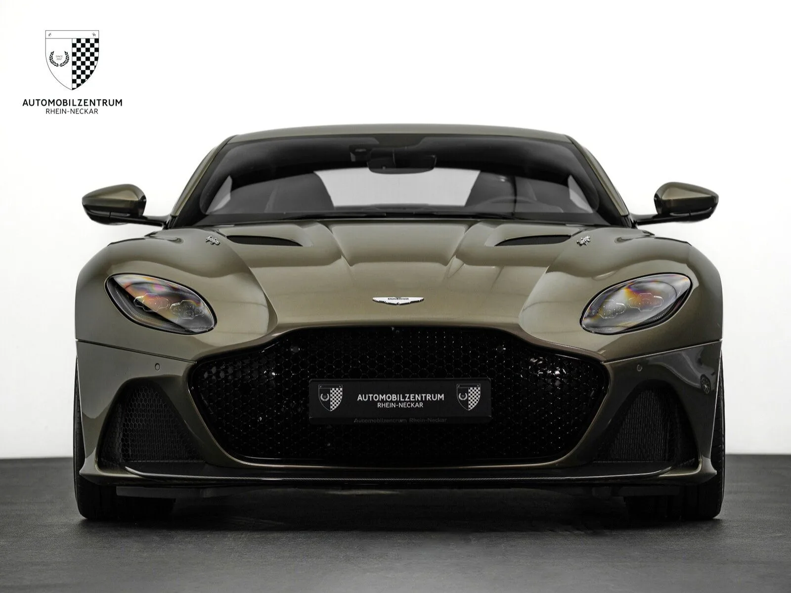 2021 Aston Martin DBS Superleggera, 2/30