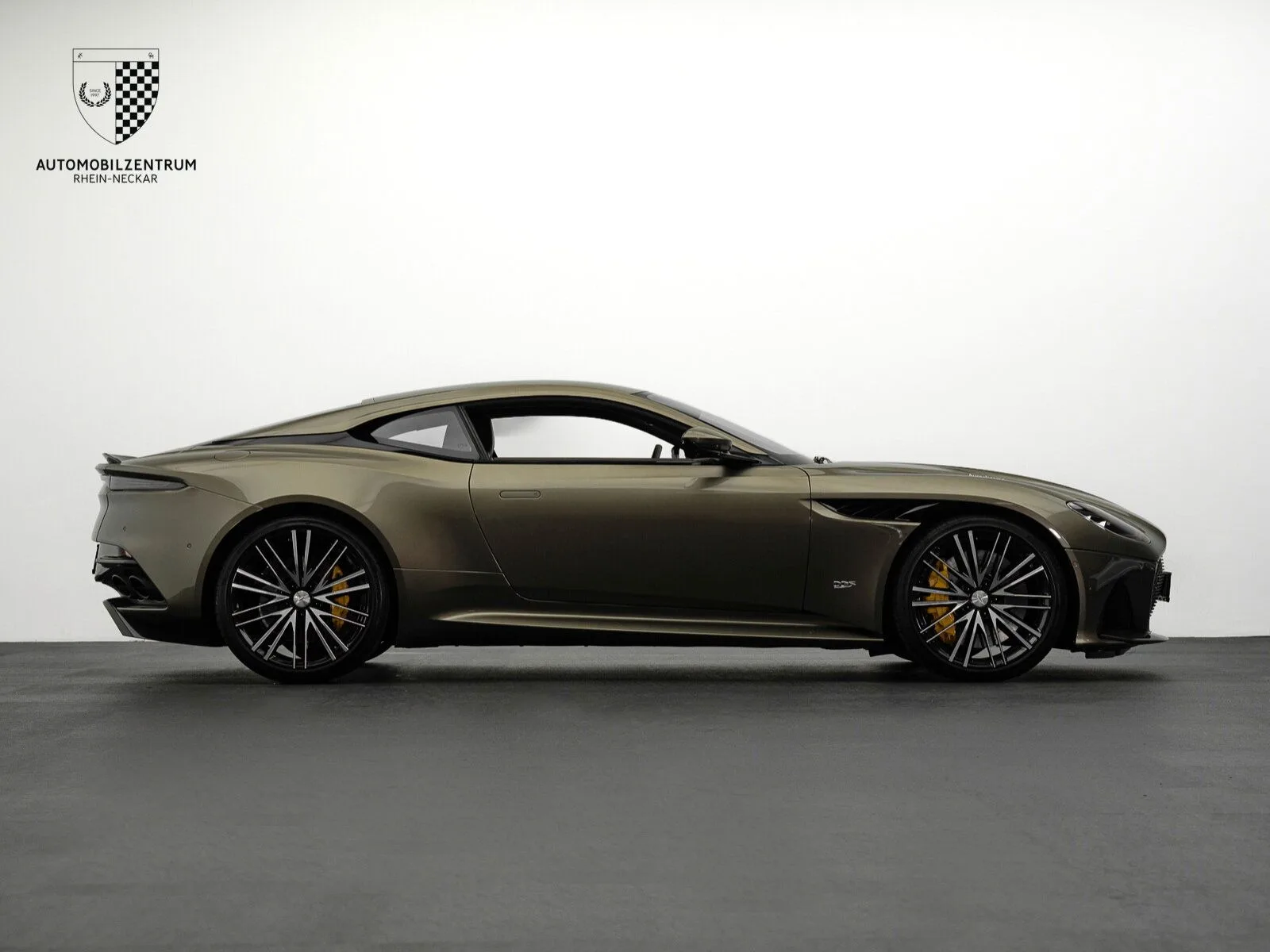 2021 Aston Martin DBS Superleggera, 8/30