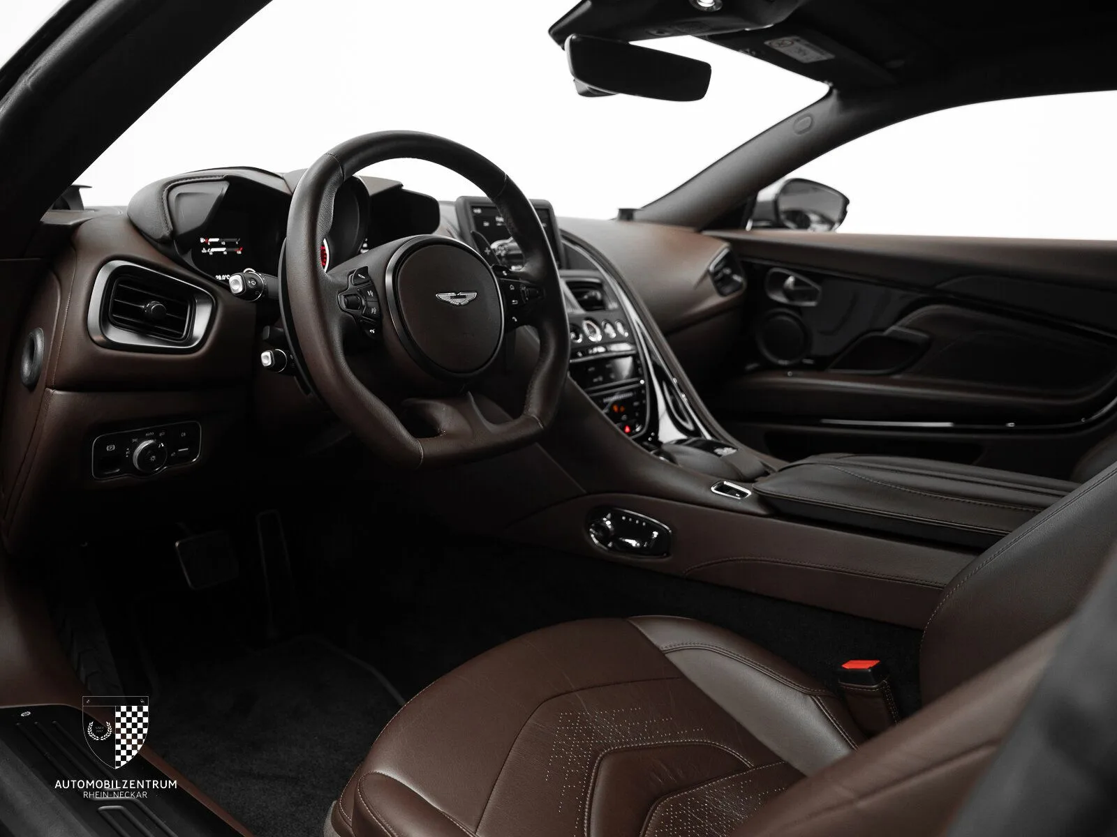 2021 Aston Martin DBS Superleggera, 10/30