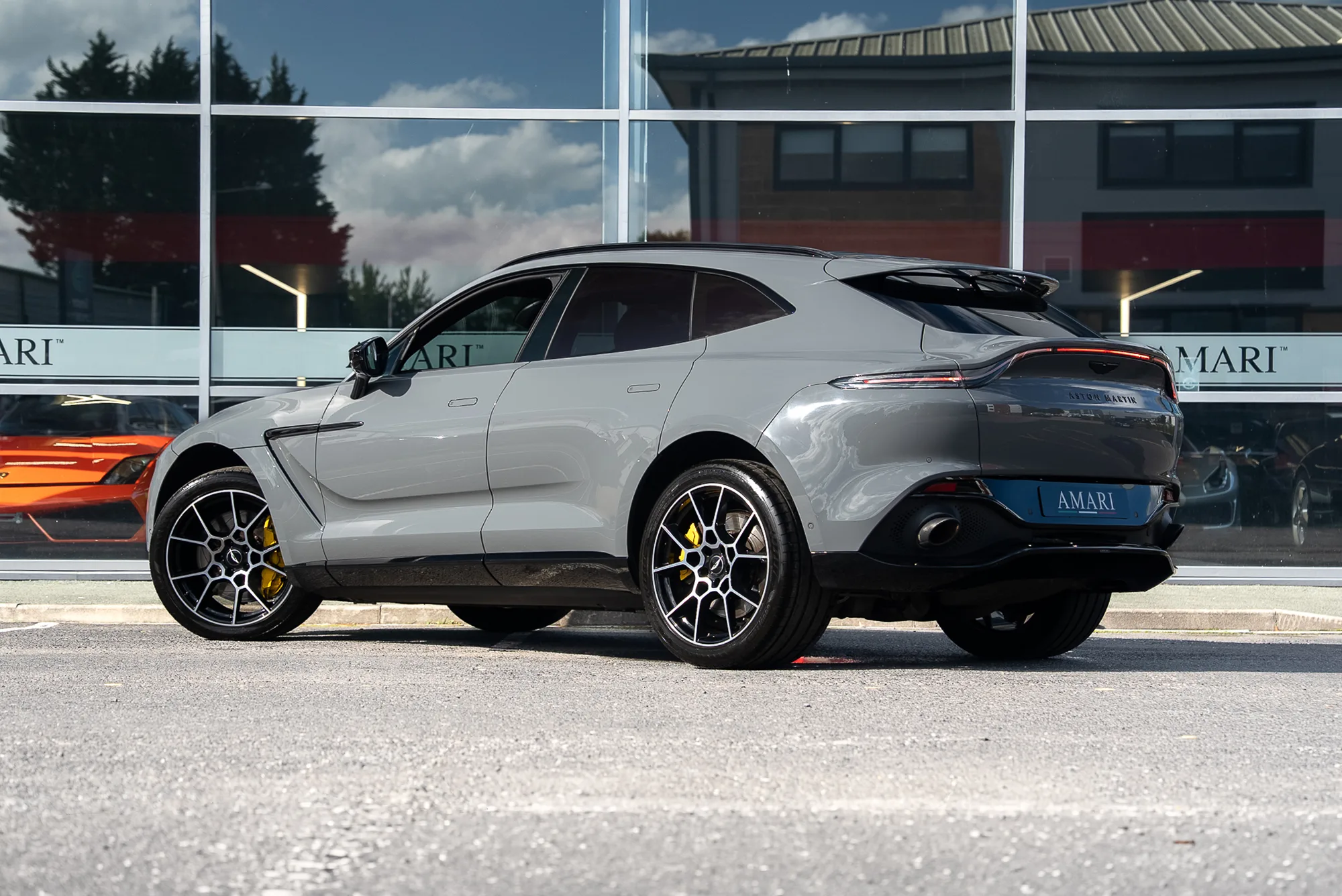 2021 Aston Martin DBX V8, 3/30