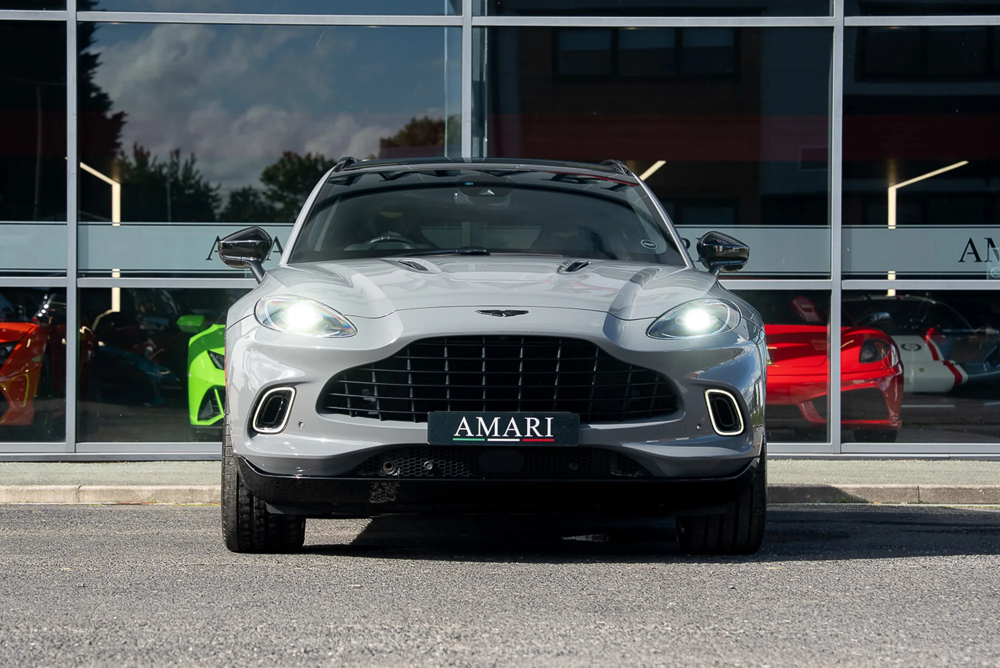 2021 Aston Martin DBX V8, 4/30
