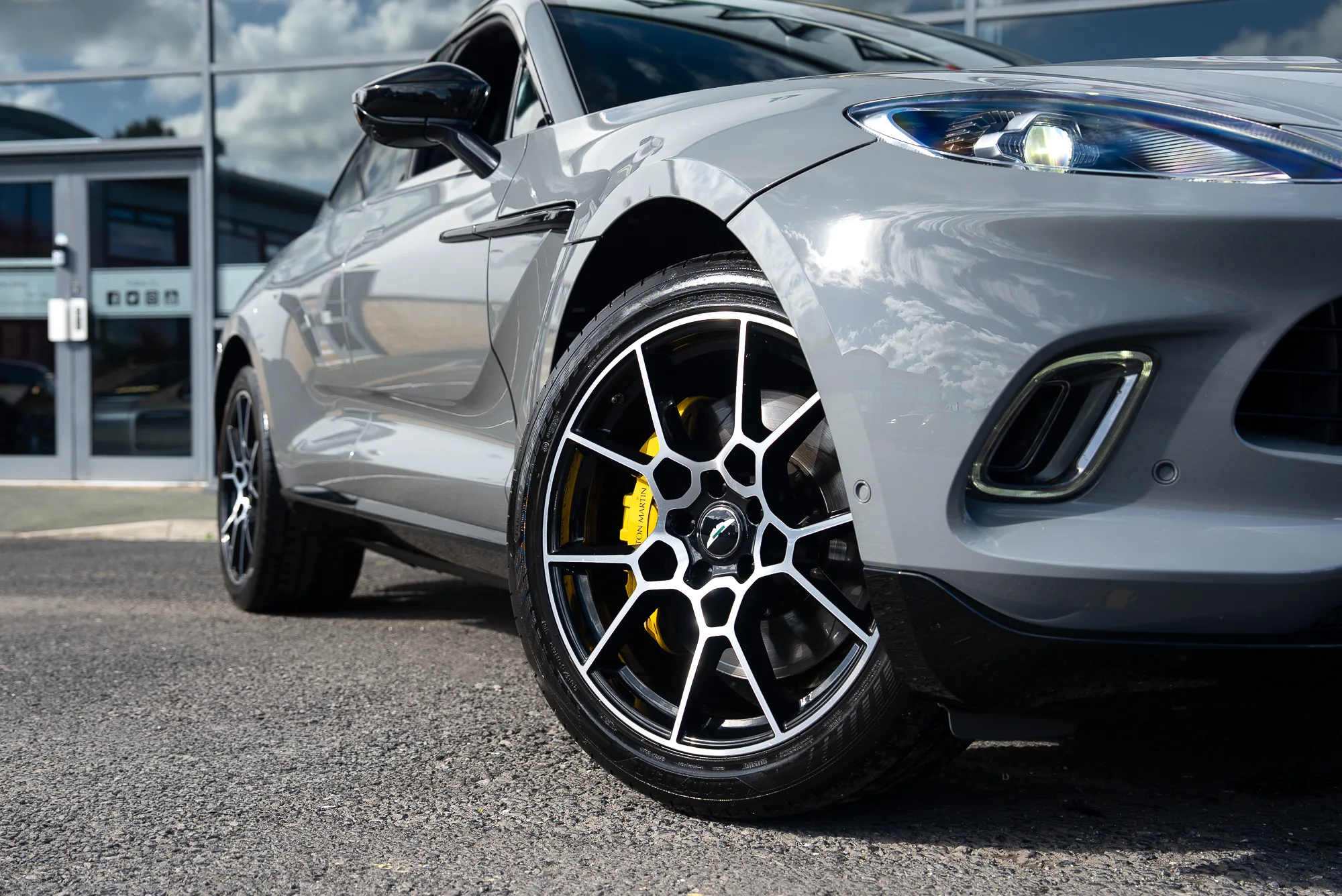 2021 Aston Martin DBX V8, 18/30
