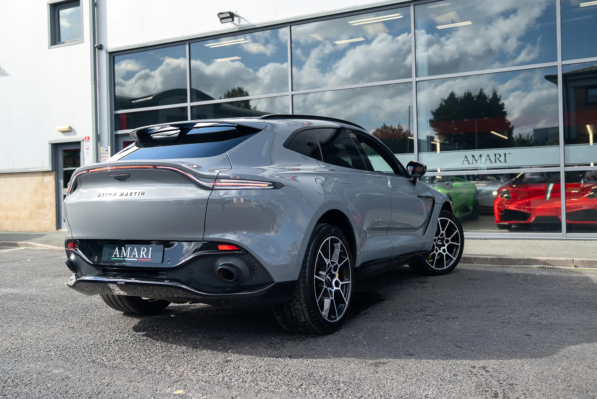 2021 Aston Martin DBX V8, 19/30
