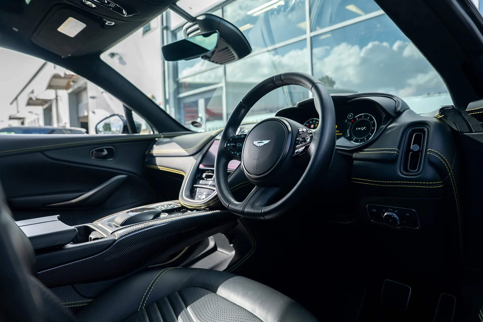 2021 Aston Martin DBX V8, 24/30