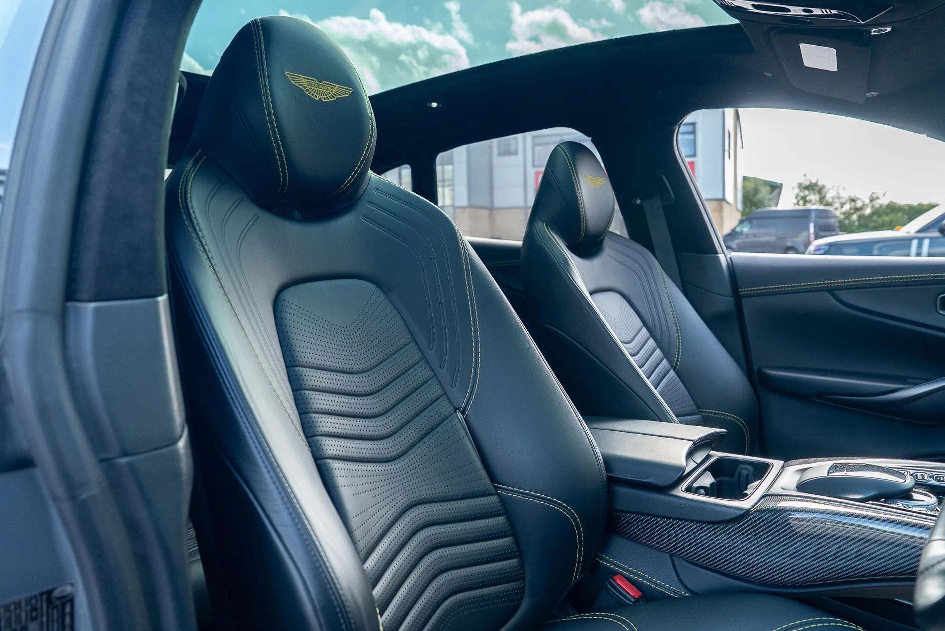 2021 Aston Martin DBX V8, 25/30