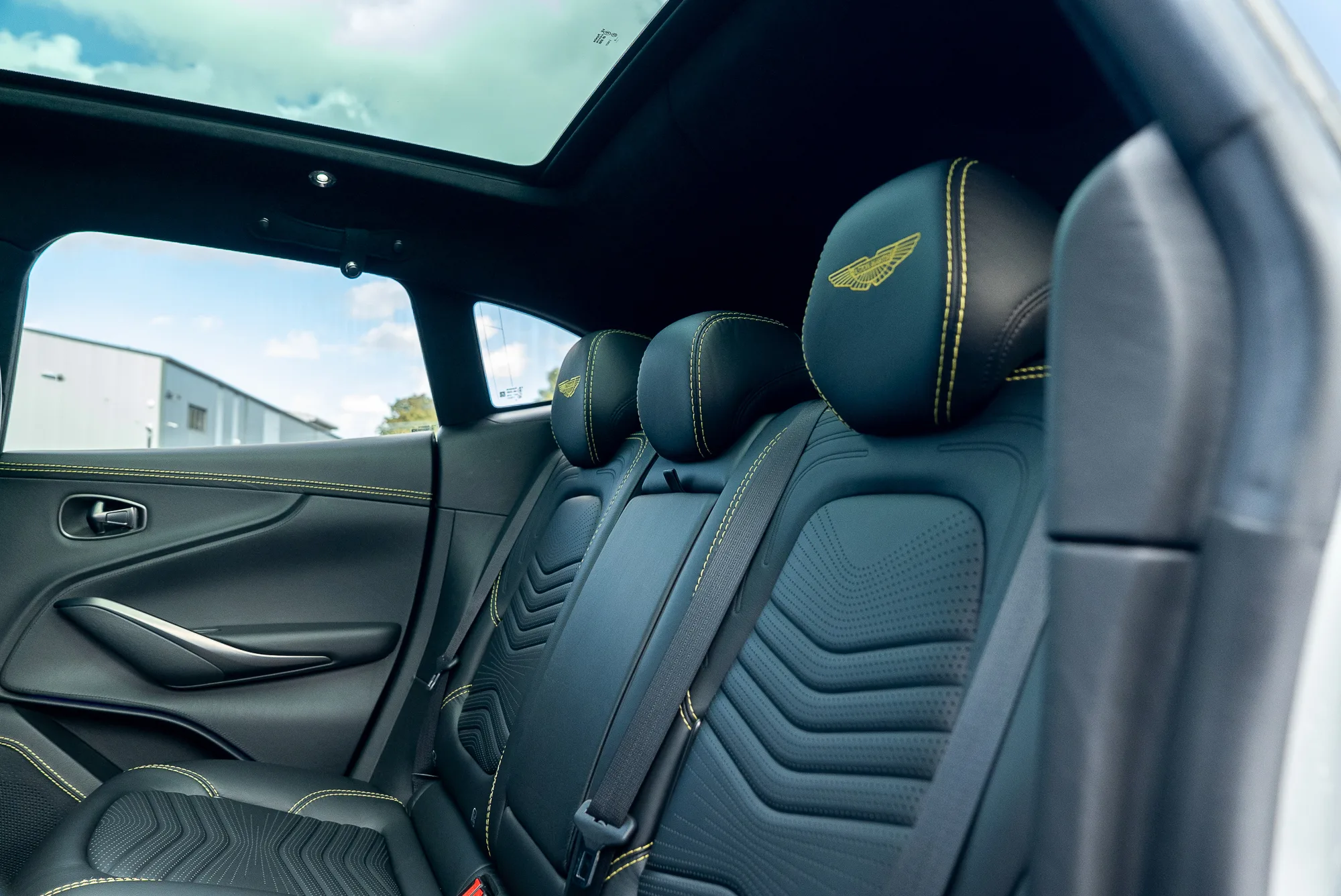 2021 Aston Martin DBX V8, 29/30