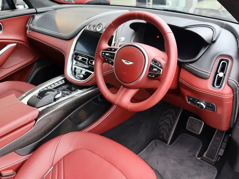 2021 Aston Martin DBX, 3/30
