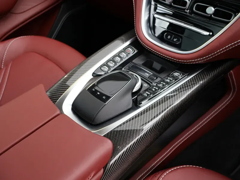 2021 Aston Martin DBX, 10/30