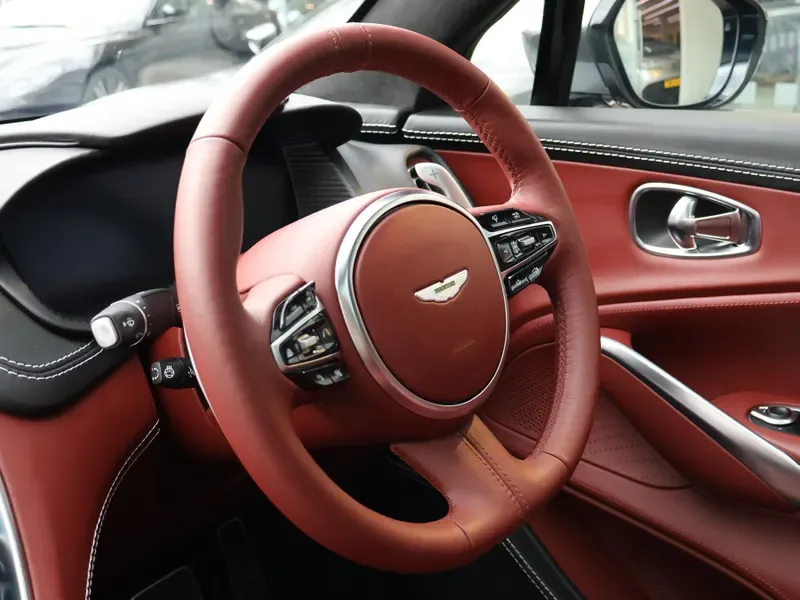 2021 Aston Martin DBX, 11/30