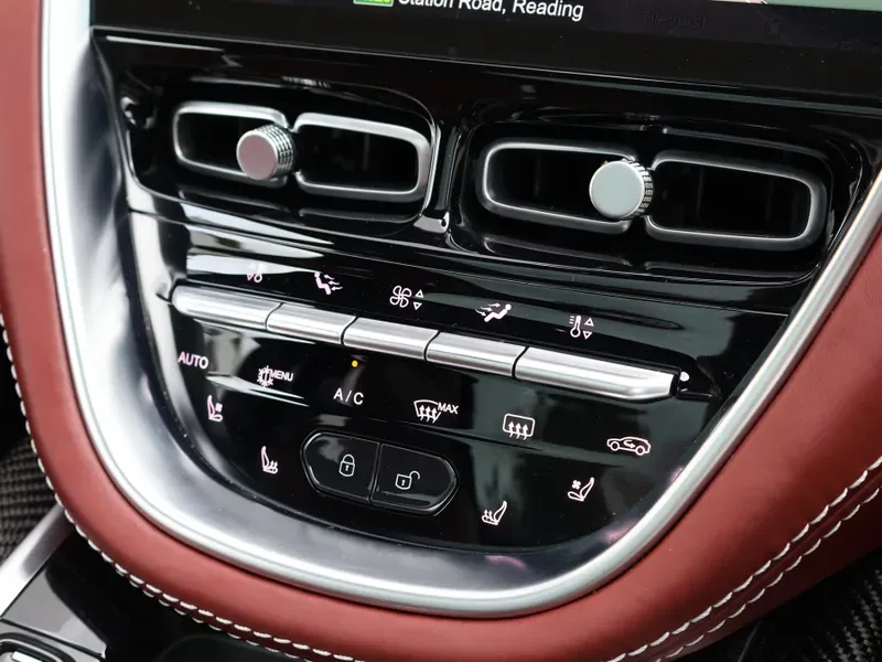 2021 Aston Martin DBX, 21/30