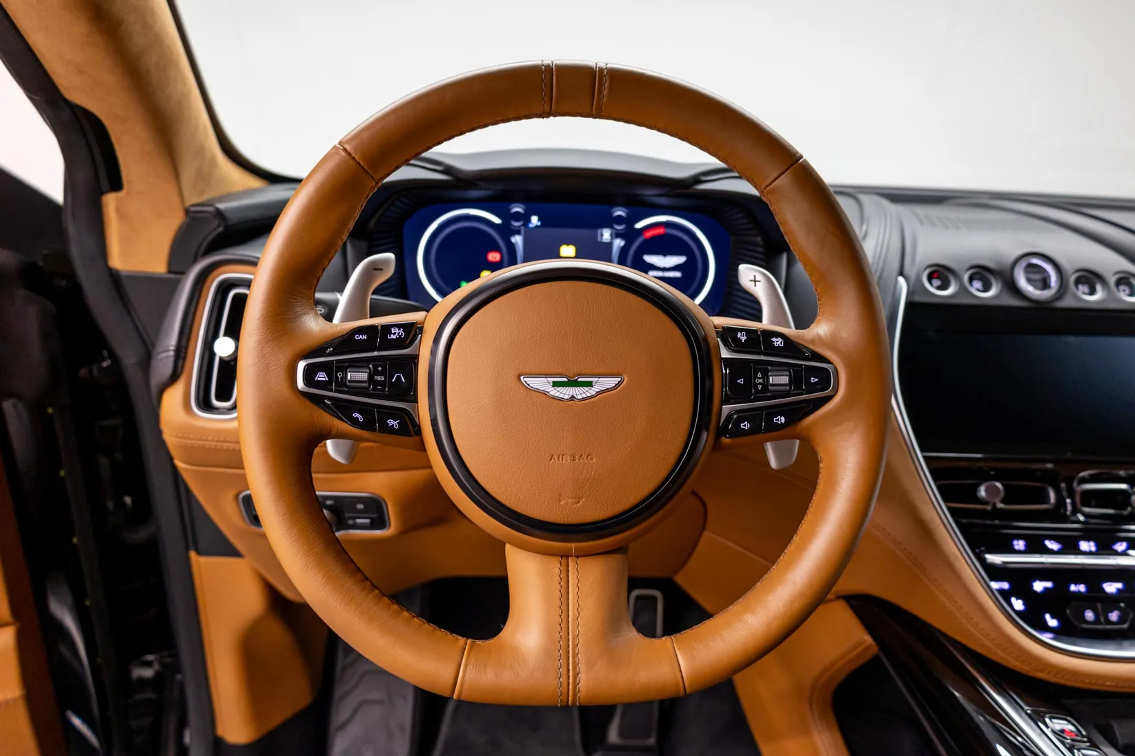 2021 Aston Martin DBX, 8/24