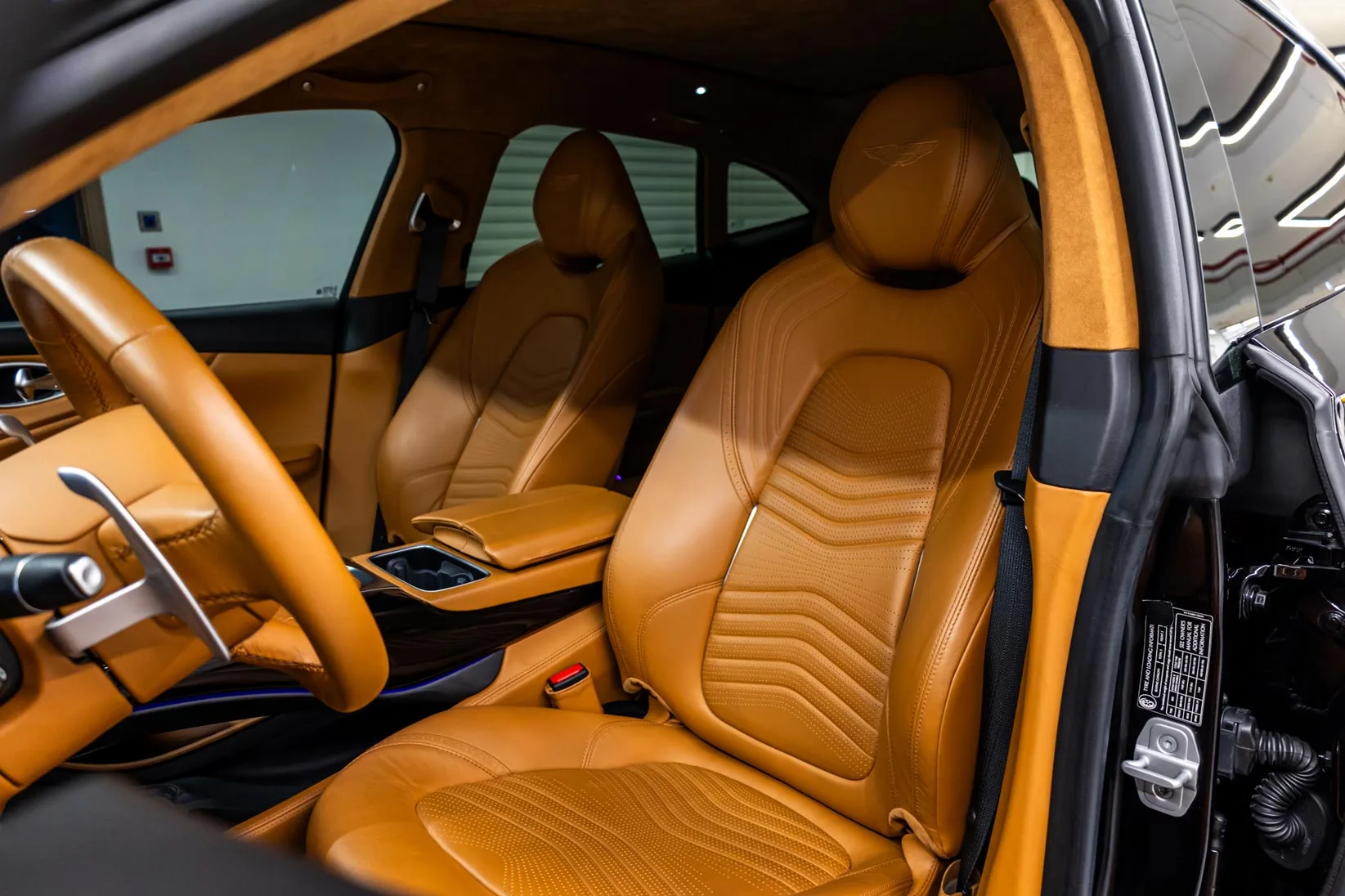 2021 Aston Martin DBX, 14/24
