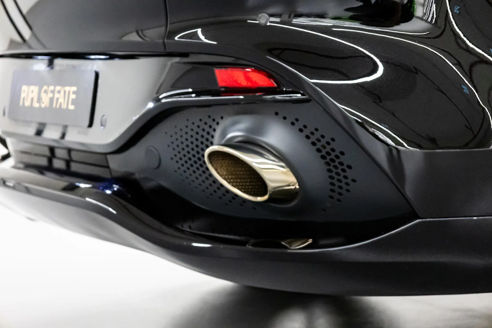 2021 Aston Martin DBX, 21/24