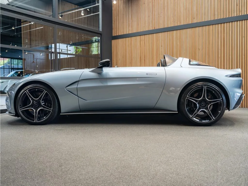 2021 Aston Martin V12 Speedster, 3/30