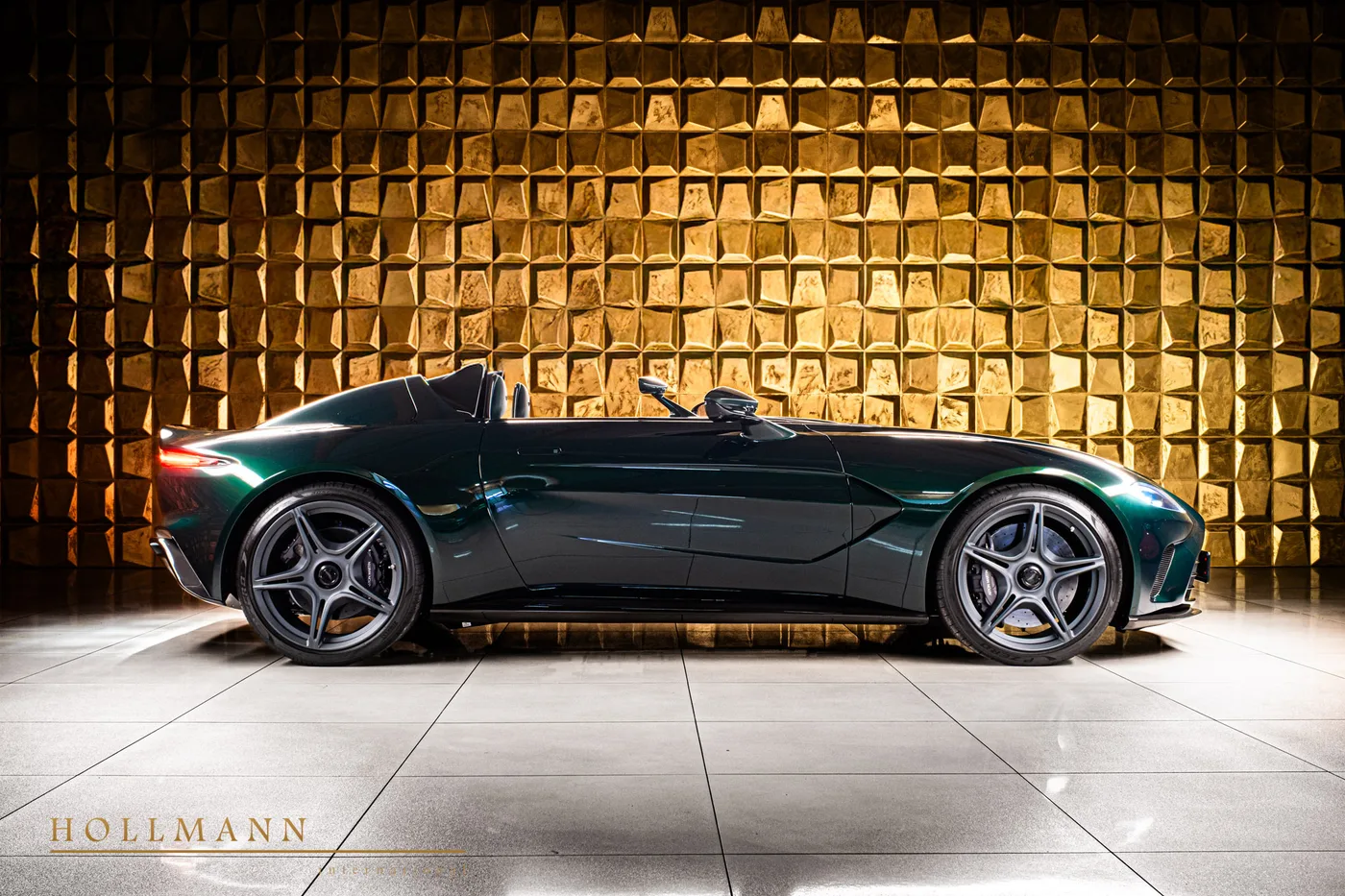2021 Aston Martin V12 Speedster offered by a specialist dealer in Stuhr, Germany, photo 5 of 8