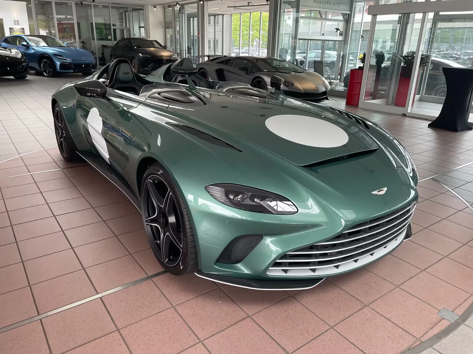 2021 Aston Martin V12 Speedster angeboten von einem Fachhändler in Hannover, Deutschland, Hauptfoto