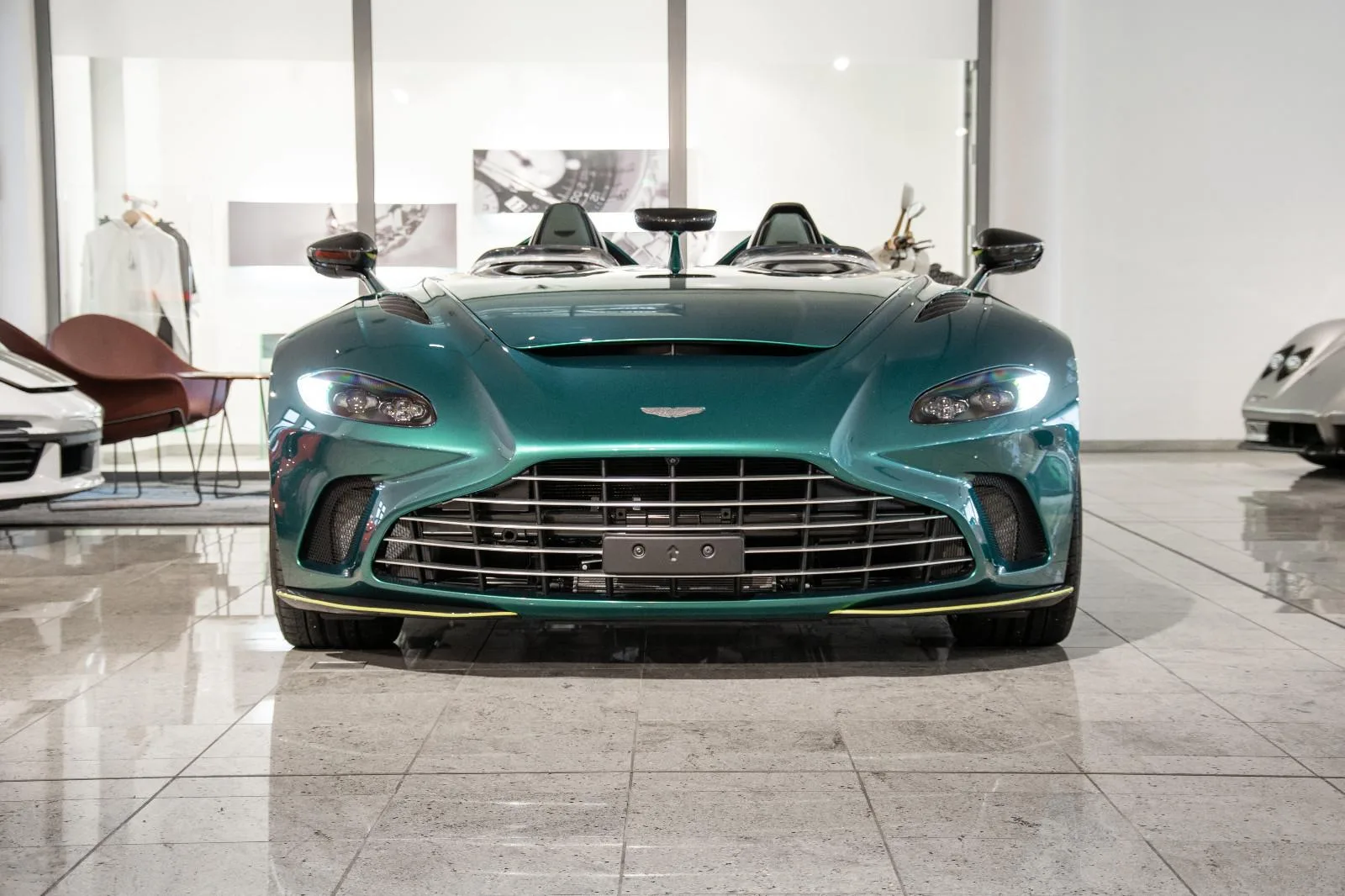 2021 Aston Martin V12 Speedster angeboten von einem Fachhändler in Haar, Deutschland, Hauptfoto