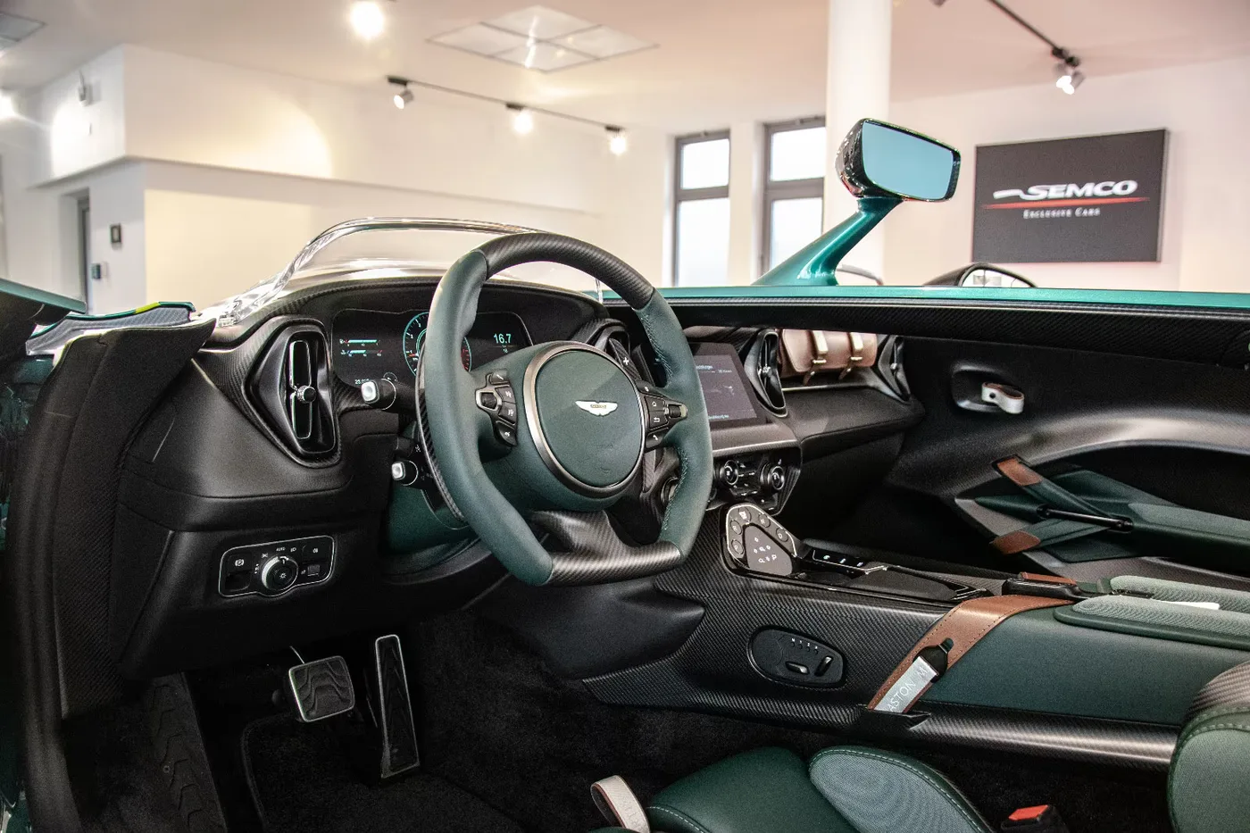 2021 Aston Martin V12 Speedster offered by a specialist dealer in Haar, Germany, photo 7 of 30