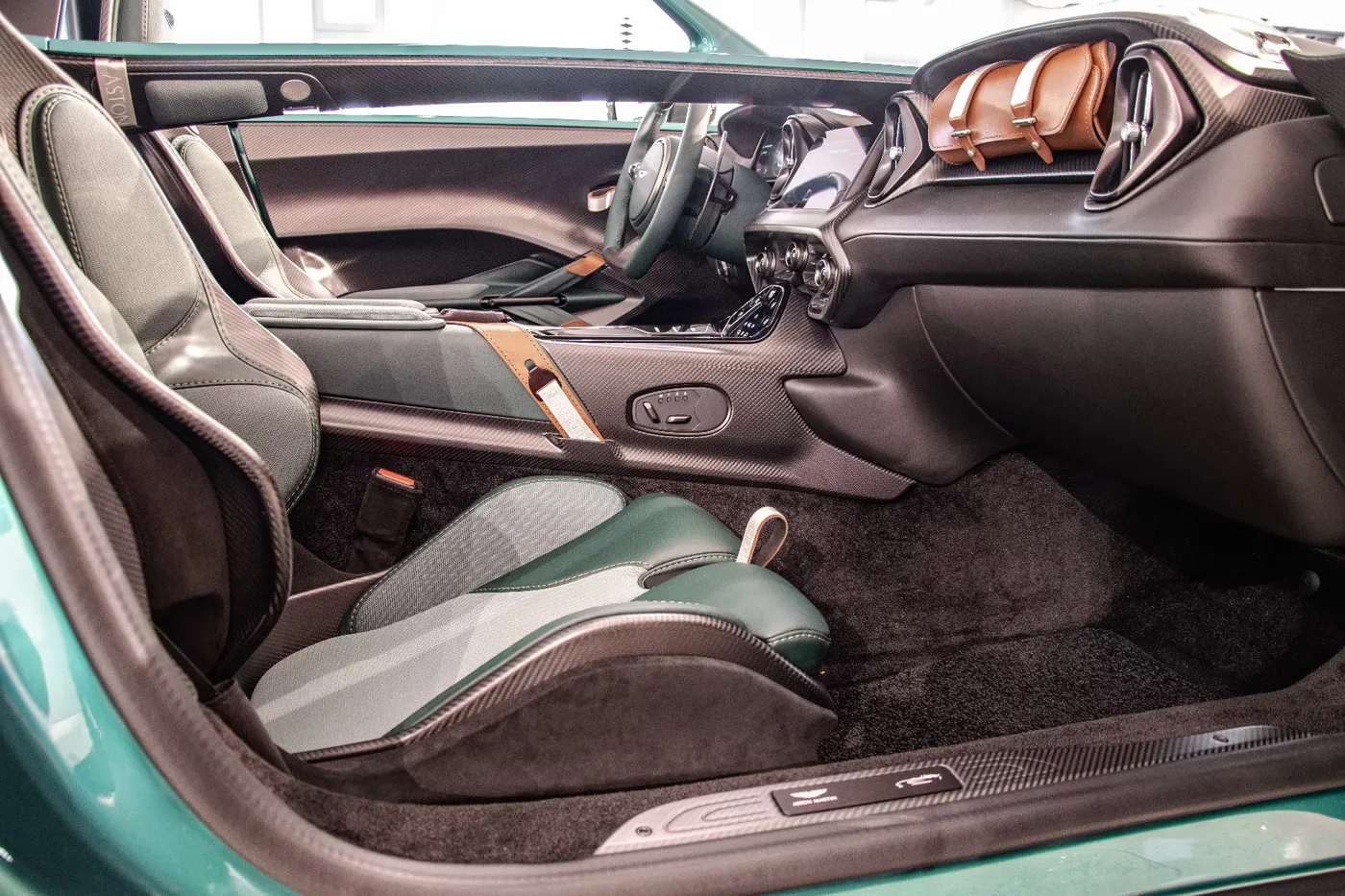 2021 Aston Martin V12 Speedster offered by a specialist dealer in Haar, Germany, photo 17 of 30