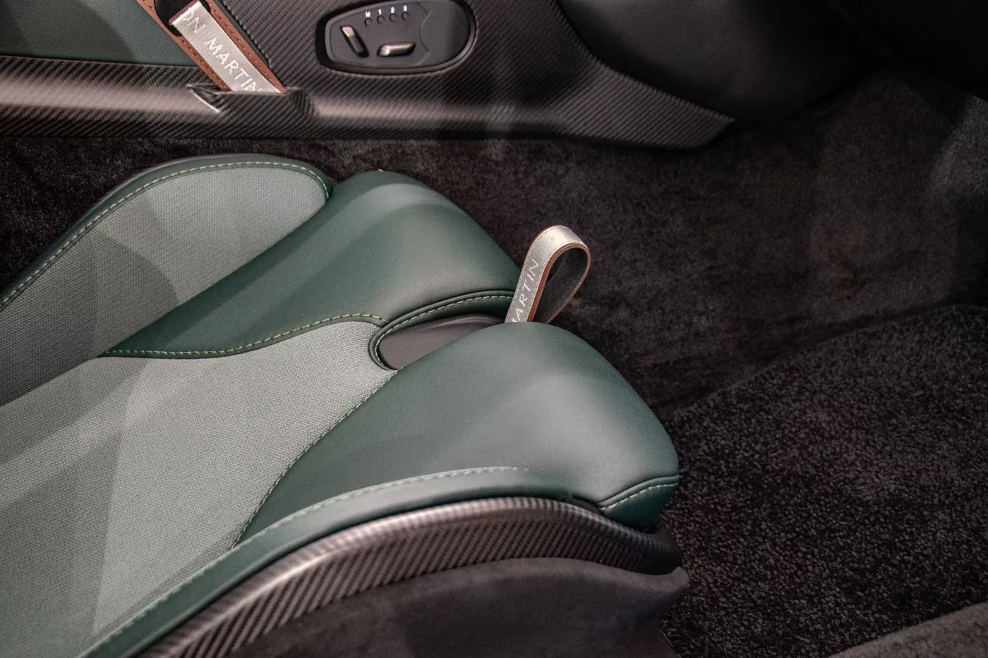 2021 Aston Martin V12 Speedster offered by a specialist dealer in Haar, Germany, photo 18 of 30