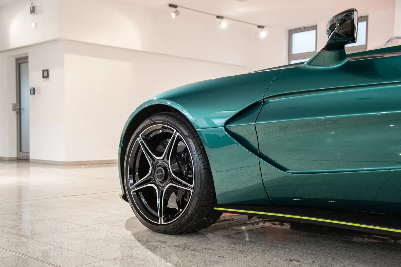 2021 Aston Martin V12 Speedster offered by a specialist dealer in Haar, Germany, photo 20 of 30