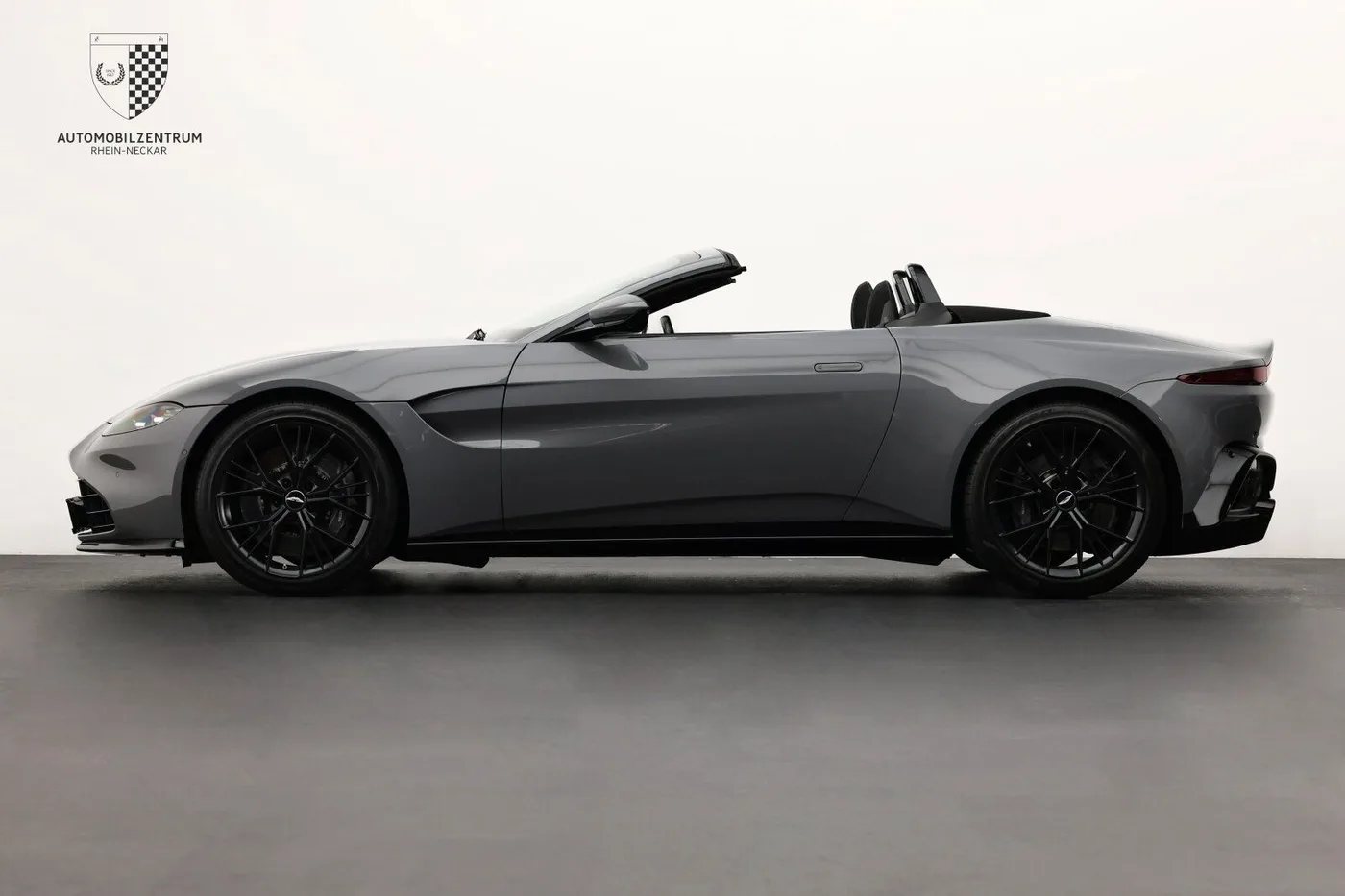 2021 Aston Martin V8 Vantage Roadster offered by a supercar dealer in Viernheim, Germany, photo 4 of 25