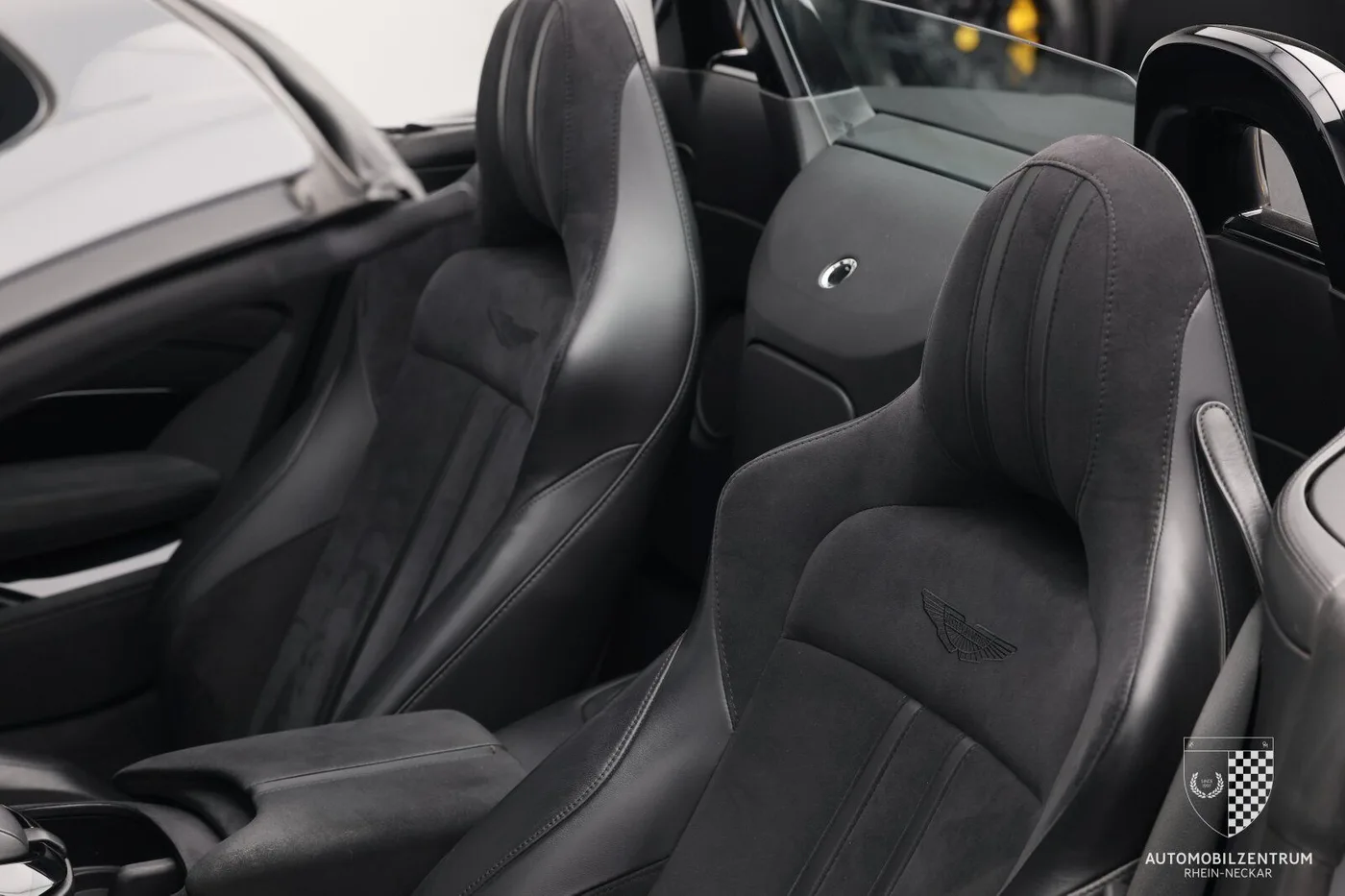2021 Aston Martin V8 Vantage Roadster offered by a supercar dealer in Viernheim, Germany, photo 11 of 25