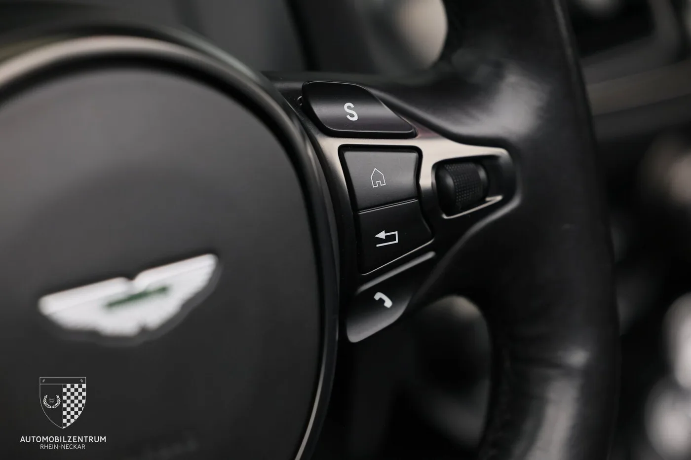 2021 Aston Martin V8 Vantage Roadster offered by a supercar dealer in Viernheim, Germany, photo 14 of 25