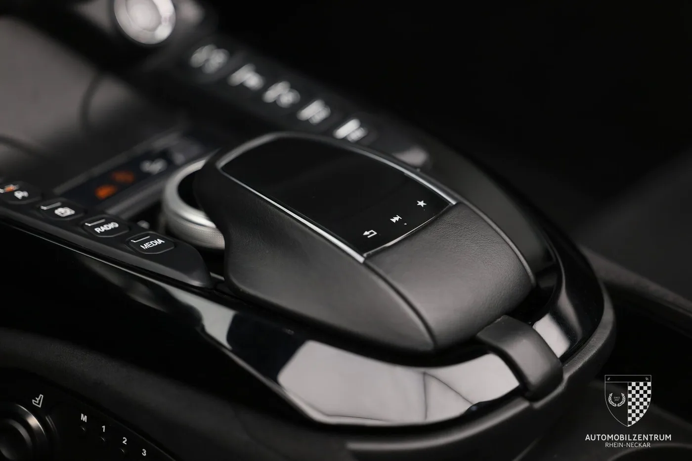 2021 Aston Martin V8 Vantage Roadster offered by a supercar dealer in Viernheim, Germany, photo 19 of 25