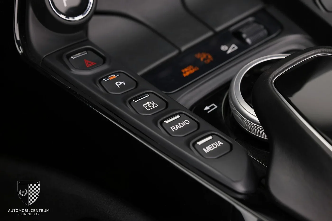 2021 Aston Martin V8 Vantage Roadster offered by a supercar dealer in Viernheim, Germany, photo 21 of 25